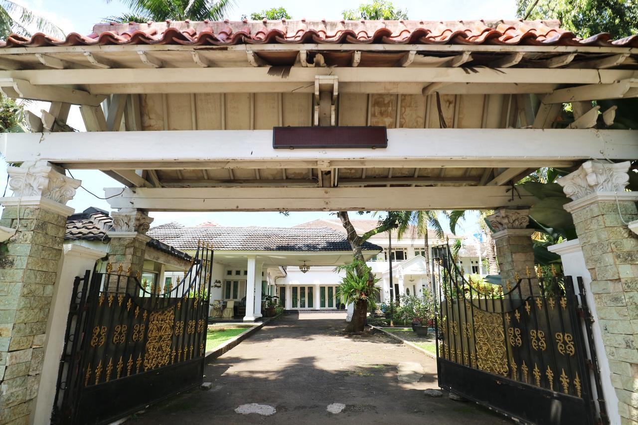 Villa Sri Manganti จาการ์ตา ภายนอก รูปภาพ